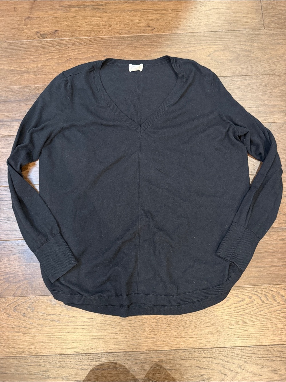 Caslon Black V-Neck Lightweight Knit Sweater Size Medium - C1-L